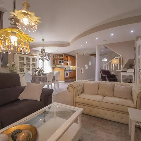 Holiday home Casa Adosada Con Piscina Comunitaria Solo Familias No Grupos De Jovenes Salou