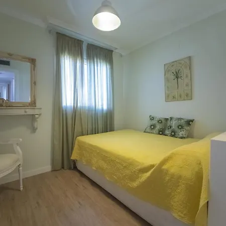 Casa Adosada Con Piscina Comunitaria Solo Familias No Grupos De Jovenes *