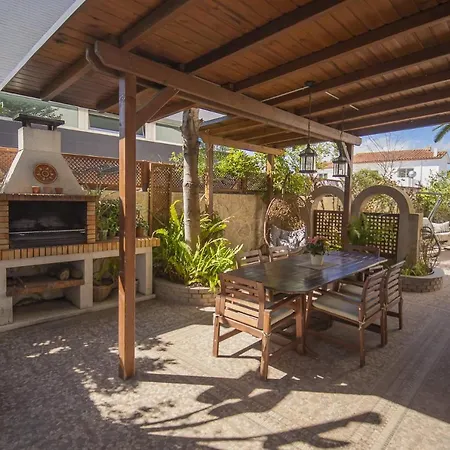 Casa Adosada Con Piscina Comunitaria Solo Familias No Grupos De Jovenes Holiday home Salou