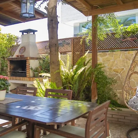 Holiday home Casa Adosada Con Piscina Comunitaria Solo Familias No Grupos De Jovenes Salou