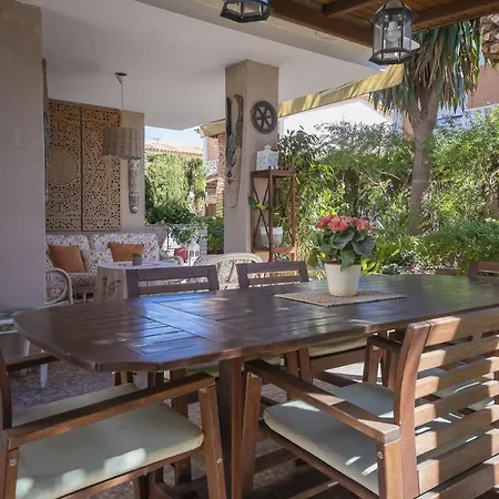 Casa Adosada Con Piscina Comunitaria Solo Familias No Grupos De Jovenes Salou