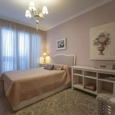 Casa Adosada Con Piscina Comunitaria Solo Familias No Grupos De Jovenes