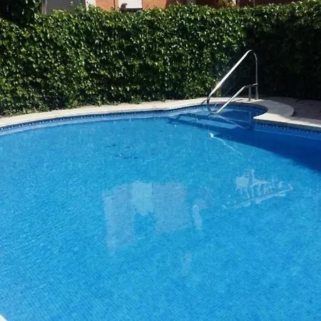 Casa Adosada Con Piscina Comunitaria Solo Familias No Grupos De Jovenes * Salou